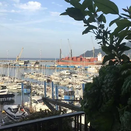 Guest house Abitare Sul Porto Salerno